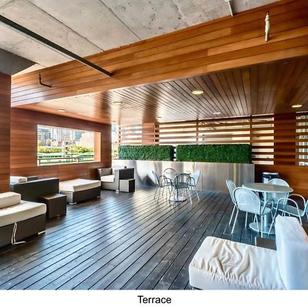 Three Br Condo Step To Cn Tower Rogers Center With Free Parking Toronto Eksteriør billede
