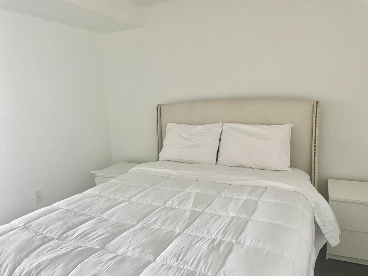 Three Br Condo Step To Cn Tower Rogers Center With Free Parking Toronto Eksteriør billede