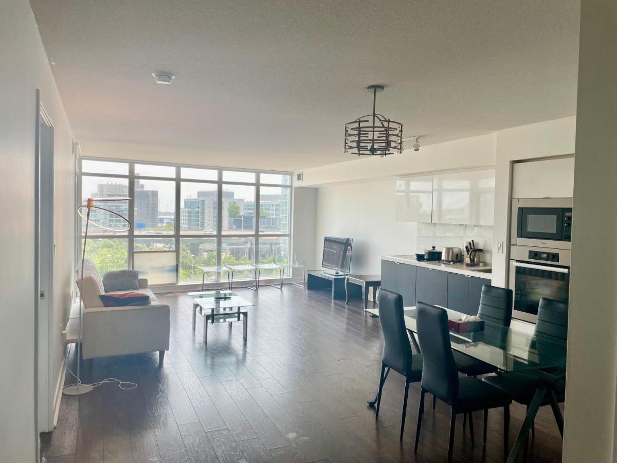 Three Br Condo Step To Cn Tower Rogers Center With Free Parking Toronto Eksteriør billede