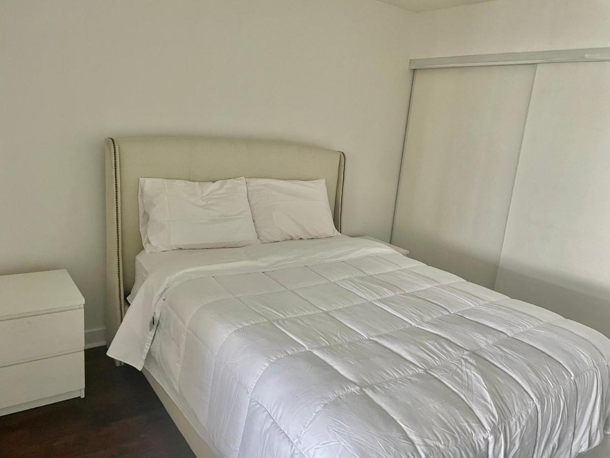 Three Br Condo Step To Cn Tower Rogers Center With Free Parking Toronto Eksteriør billede