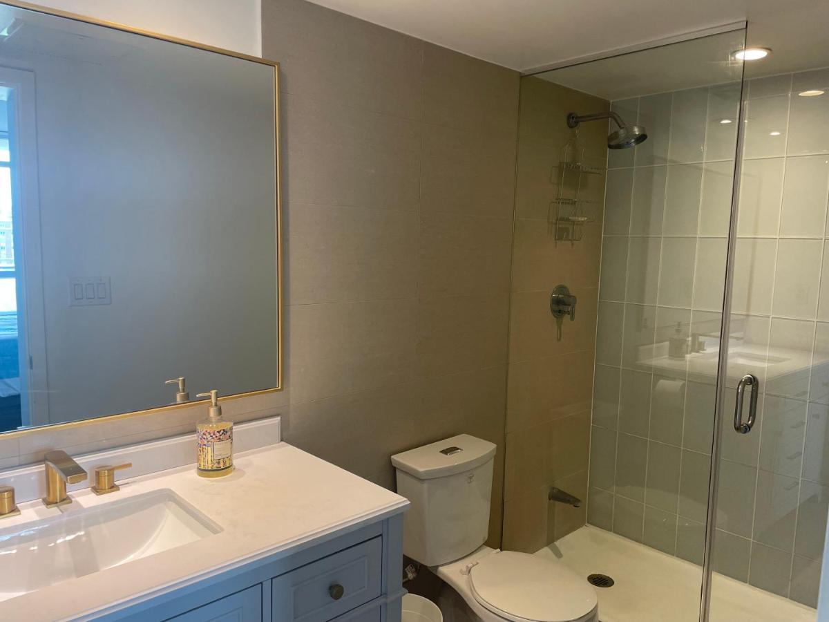 Three Br Condo Step To Cn Tower Rogers Center With Free Parking Toronto Eksteriør billede