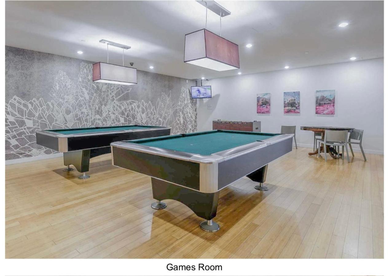 Three Br Condo Step To Cn Tower Rogers Center With Free Parking Toronto Eksteriør billede