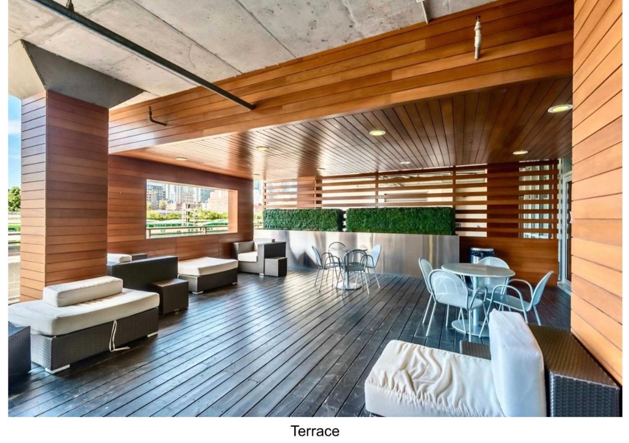 Three Br Condo Step To Cn Tower Rogers Center With Free Parking Toronto Eksteriør billede